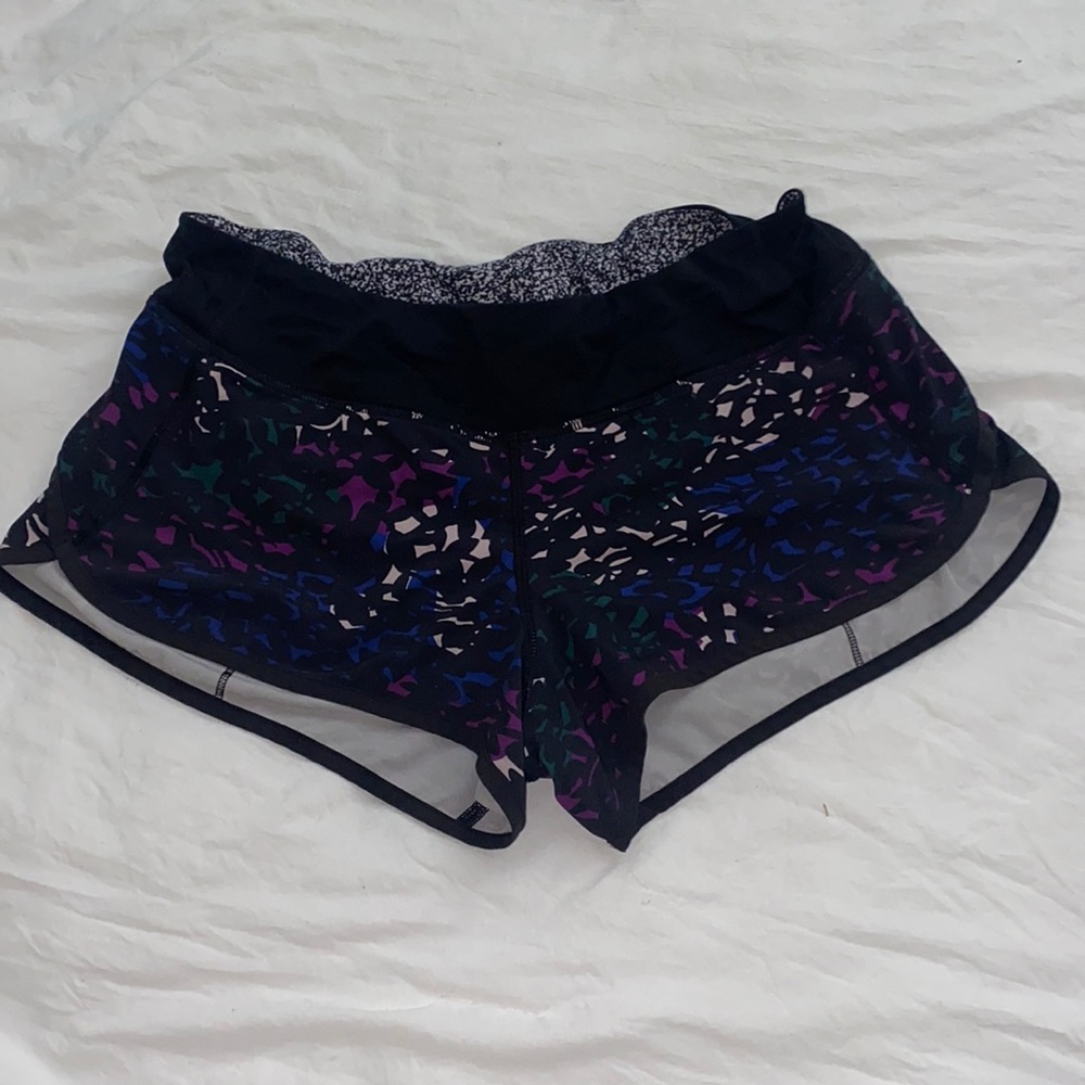 Lululemon 4’ in hotty hot short